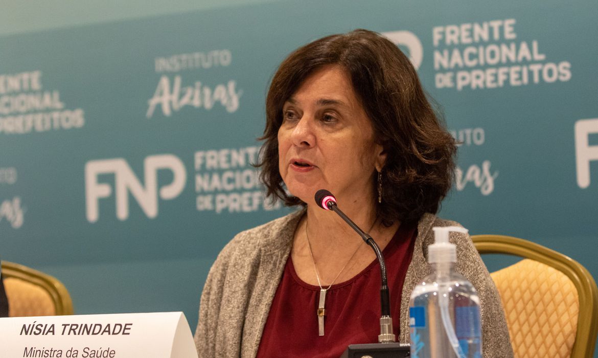“É hora de intensificar a vacinação”, diz ministra sobre Covid-19 “É hora de intensificar a vacinação”, diz ministra sobre Covid-19