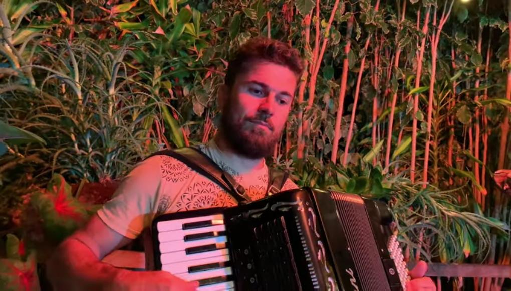 Quarteto de Luiz lança EP “Forró e Poesia” e o envolvente clipe da canção “Desejo Ardente” Quarteto de Luiz lança EP “Forró e Poesia” e o envolvente clipe da canção “Desejo Ardente”
