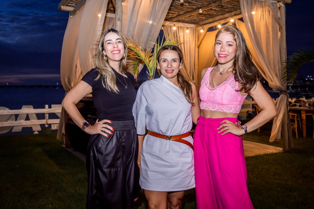 
				Rafaela Andrade, Vinízia Ribeiro e Rejane Belchior 
				