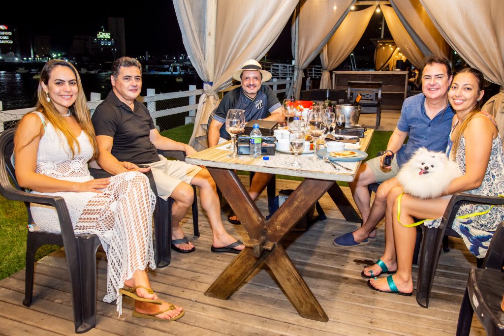 
				Rafaela Gomes, Felipe Parente, Renan Lacerda, Osmir Pelegrini, Dayane Melo e Luar
				