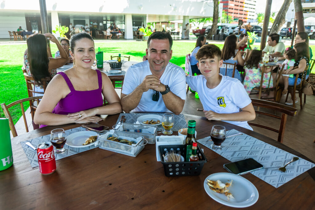 
				Rafaela, Raphael e Raphael Pessoa
				