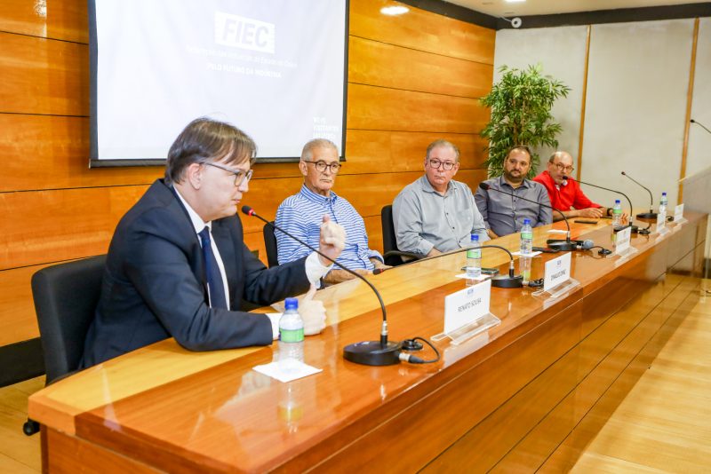 FIEC - Ricardo Cavalcante apresenta potenciais de negócios do Hidrogênio Verde a empresários da construção civil do Ceará