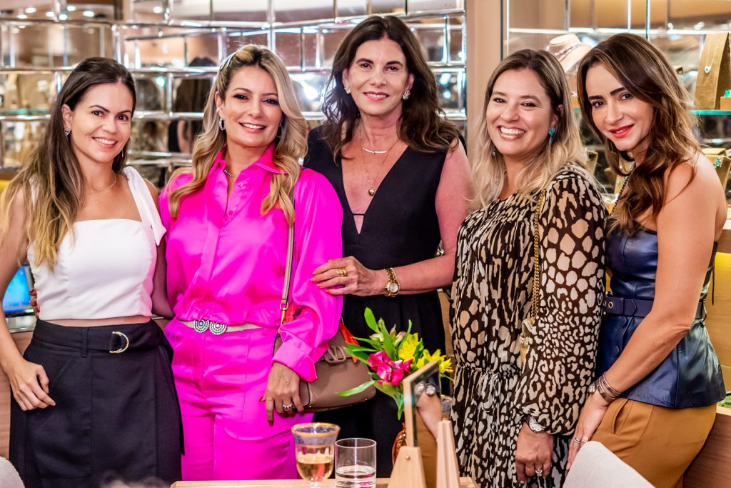 Riana Aguiar, Tatiana Luna, Sônia Pinheiro, Ana Claudia Aguiar E Camila Quinderé
