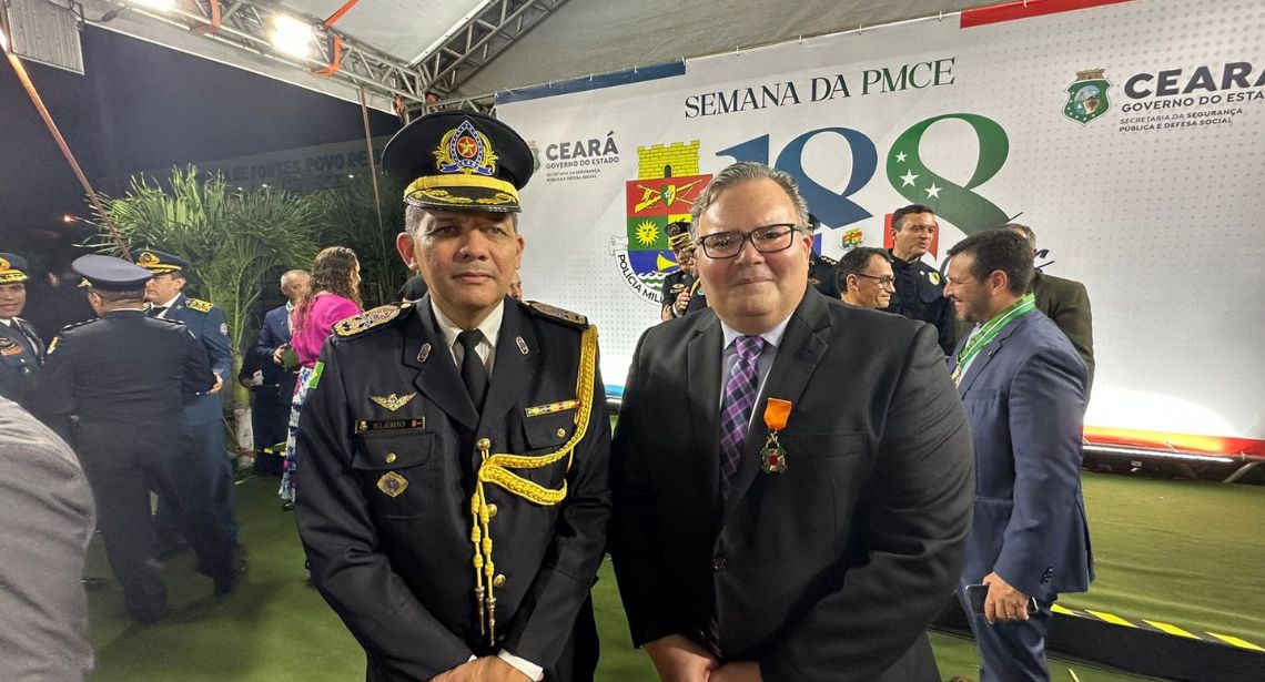 Juiz Rogério Feitosa é agraciado com Medalha do Mérito Policial Militar