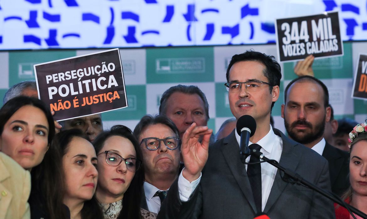 Supremo tem quatro votos para dar vaga de Deltan a suplente do Podemos Supremo tem quatro votos para dar vaga de Deltan a suplente do Podemos