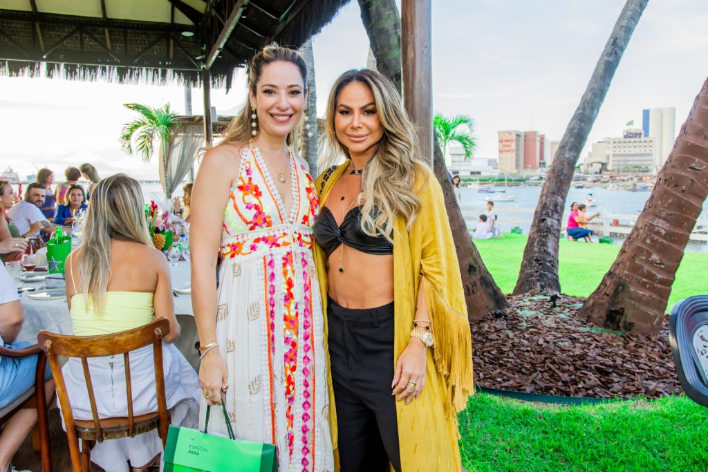 
				Silvinha de Castro e Jamile Lima
				