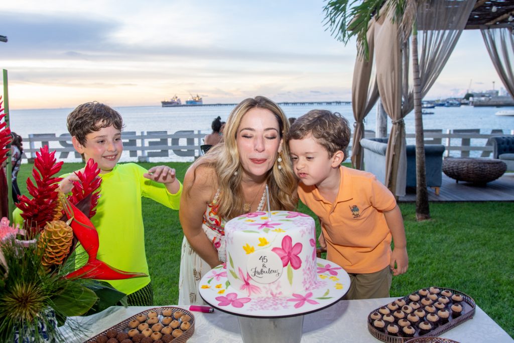 
				Sílvio, Silvinha e Gabriel de Castro 
				