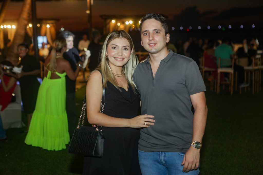 Tamara Almeida E Davi Medeiros