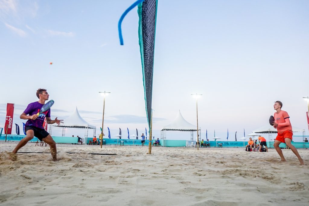 Beach Tennis é uma das atrações que movimentam o festival Na Praia