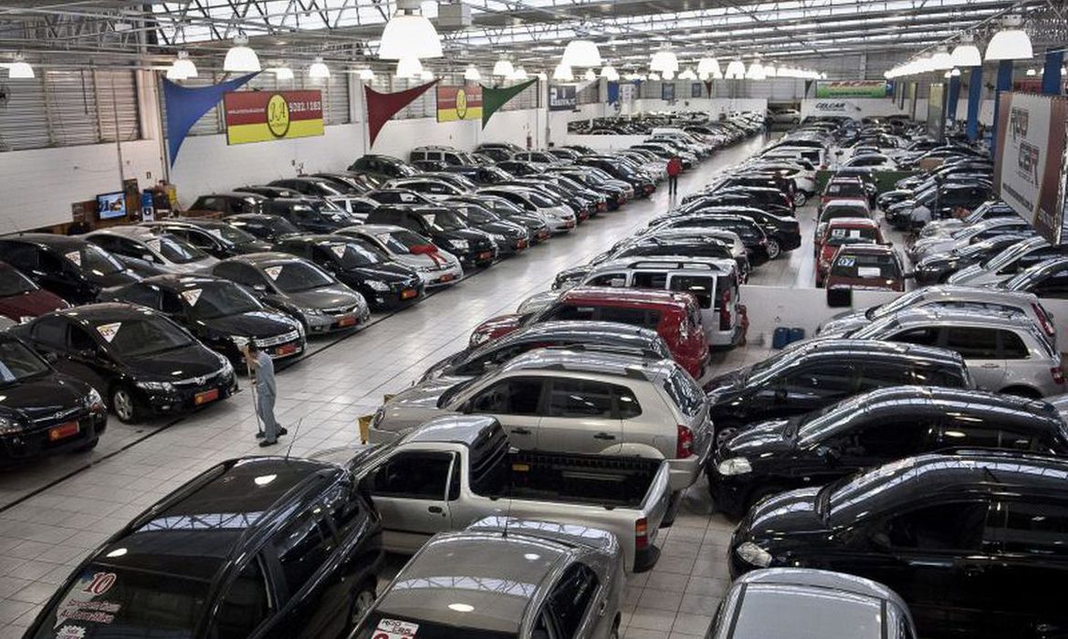 Governo anuncia desconto de 1,5% a 10,8% para carros novos