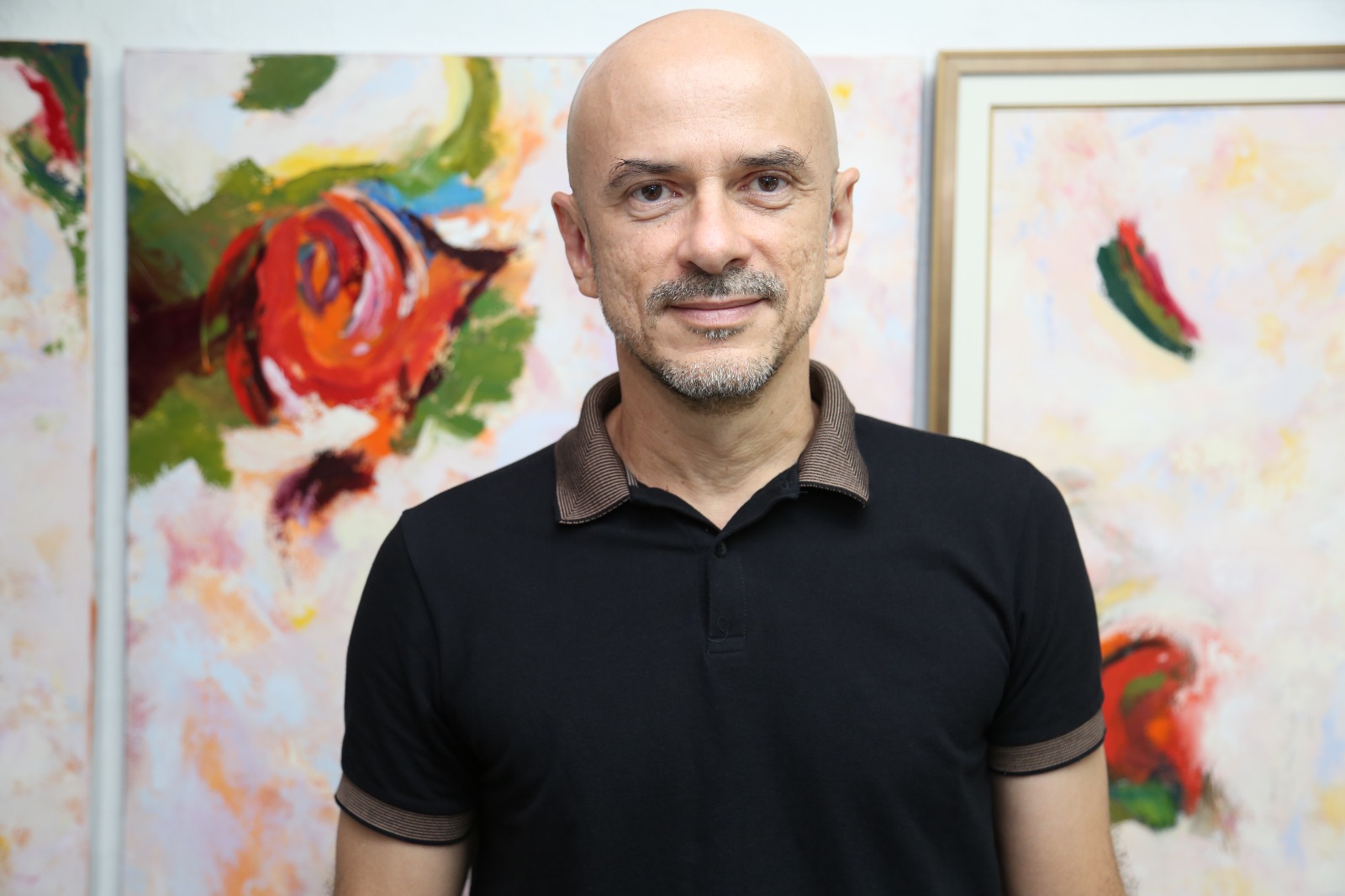 Pintor-artista Tito Flávio apresenta a exposição “O Tênue Entre a Imagem e o Sentimento” Pintor-artista Tito Flávio apresenta a exposição “O Tênue Entre a Imagem e o Sentimento”