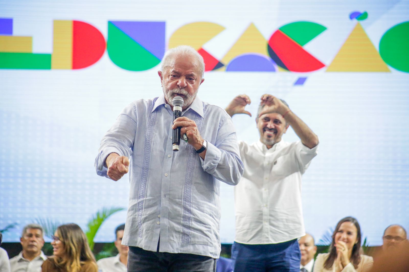 Lula diz que vai tratar Elmano da mesma forma que tratou Cid Gomes: “Eu olho a necessidade do povo”