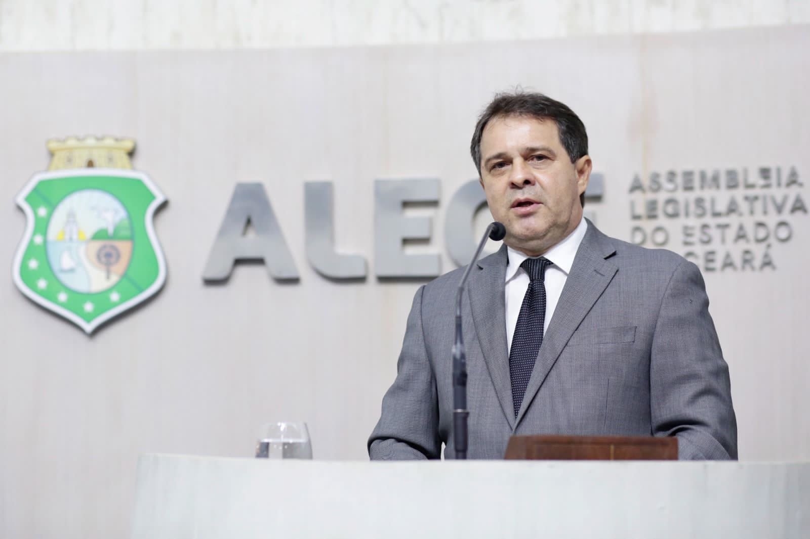 Com a presença de Cid Gomes, Assembleia realiza debate sobre produção de hidrogênio verde no Ceará