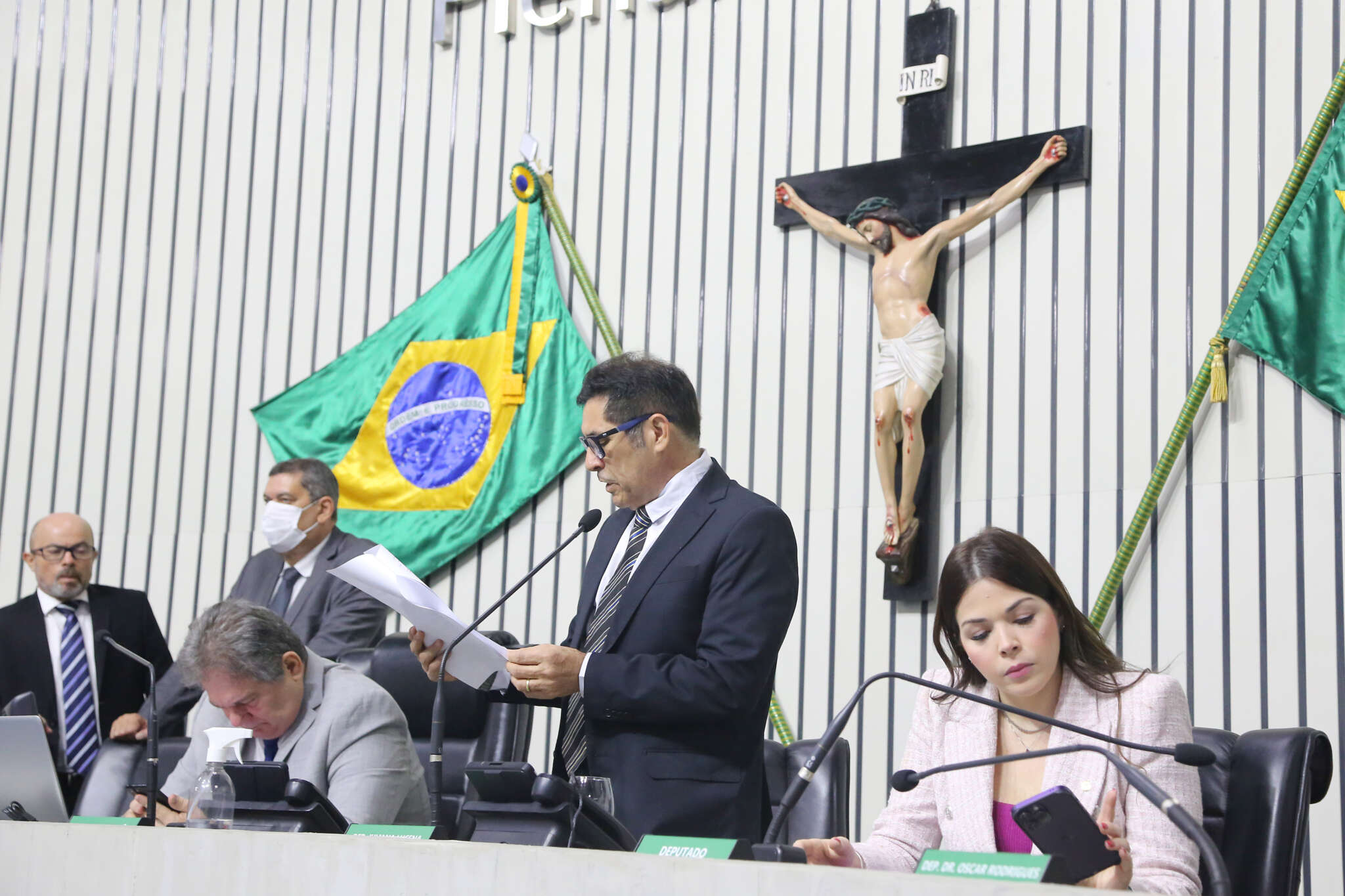 Assembleia aprova reajuste de bolsas da Funcap proposto pelo Governo Elmano