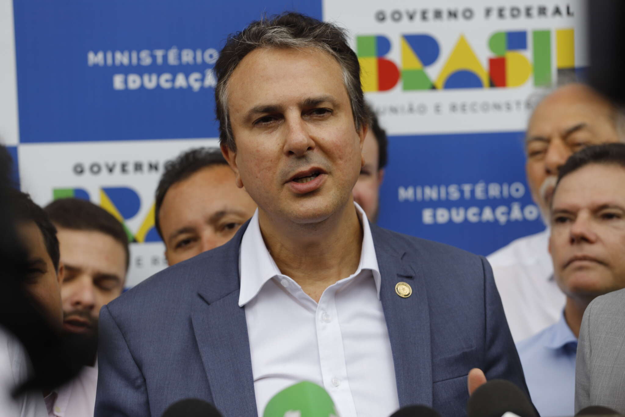 Ao saber que Galeno Taumaturgo estava presente, Camilo Santana chama secretário de Sarto ao palco: ‘Questão política se resolve na eleição’