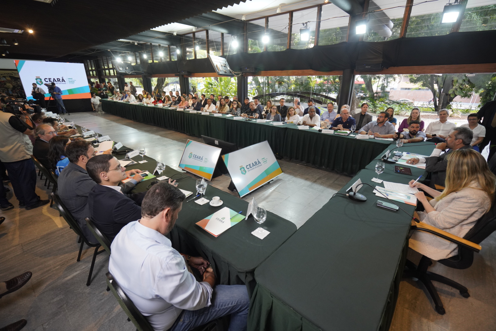 Elmano faz reunião de secretariado para balanço dos primeiros seis meses de gestão