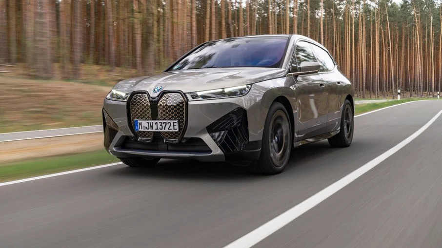 BMW confirma no Brasil o iX M60, SUV elétrico que acelera quase igual a um Fórmula 1