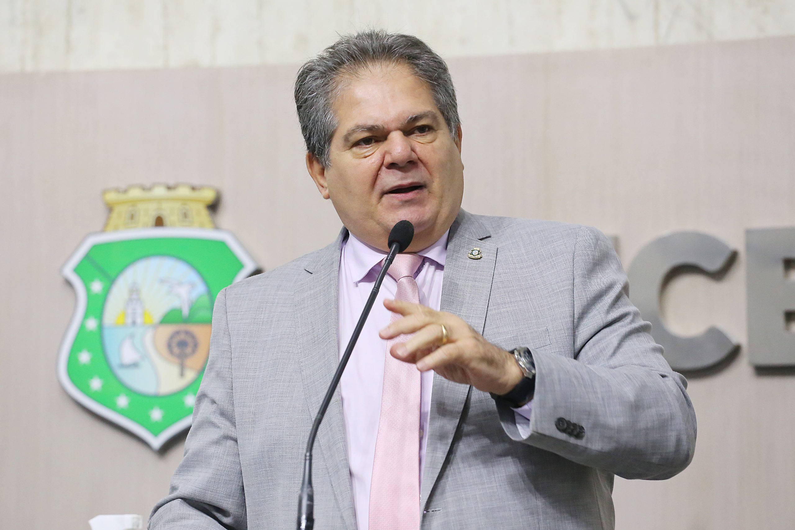 Em discurso na Alece, Baquit volta a defender Cid Gomes na presidência do PDT no Ceará