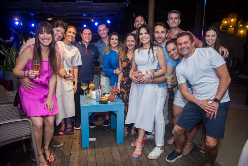 Happy Birthday - Camila e Júnior Coutinho comemoram aniversário juntos no Seu Domingo Beach Club