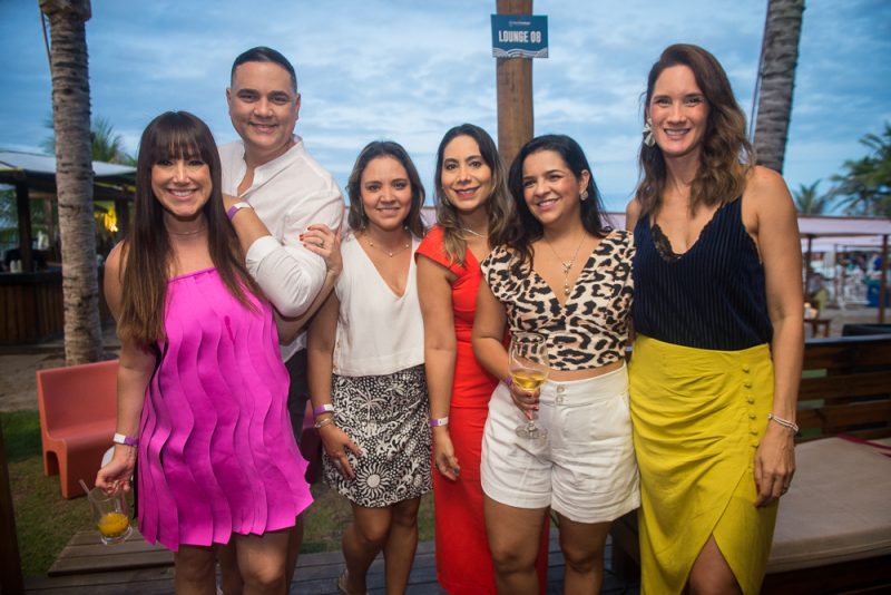 Happy Birthday - Camila e Júnior Coutinho comemoram aniversário juntos no Seu Domingo Beach Club