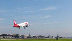 Avião Da Tam Latam Aviação