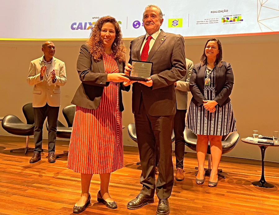 Aracati recebe prêmio nacional como líder de Governança e Gestão em Brasília