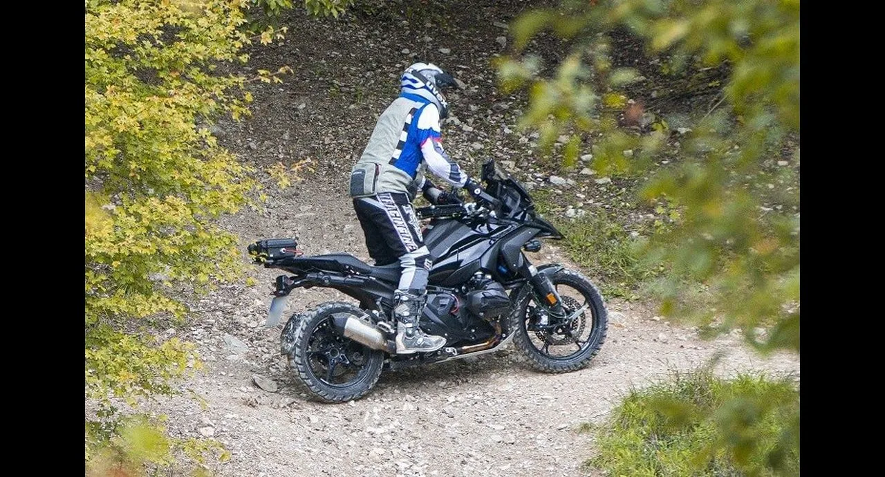 Nova BMW R 1300 GS chega em setembro e vem com algumas transformações