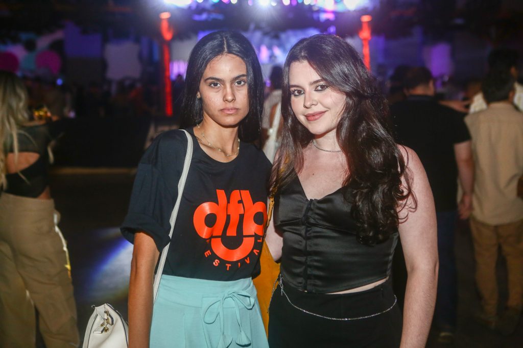 Carol Caetano E Kimberly Gomes