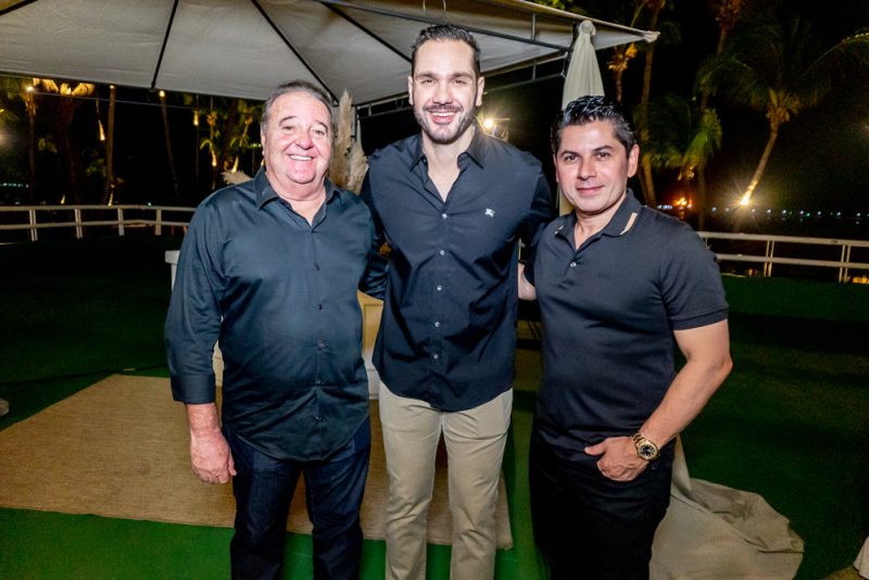 Brilho, glamour e balada - Tatiana Luna comemora seu aniversário com muito glitter na Boate Comodoro no Iate Clube