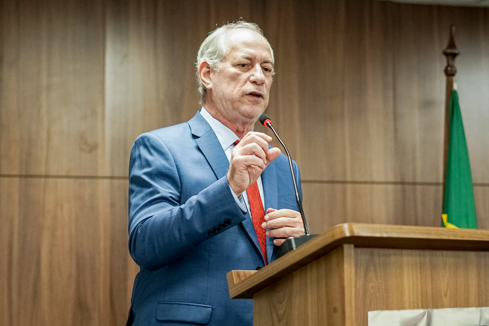 “Fez-se justiça”, comenta Ciro Gomes sobre inegibilidade de Jair Bolsonaro