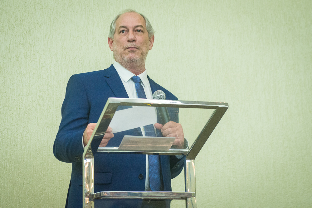 Ciro Gomes vai palestrar nesta quarta sobre os desafios da gestão governamental em evento gratuito na OAB-CE Ciro Gomes vai palestrar nesta quarta sobre os desafios da gestão governamental em evento gratuito na OAB-CE