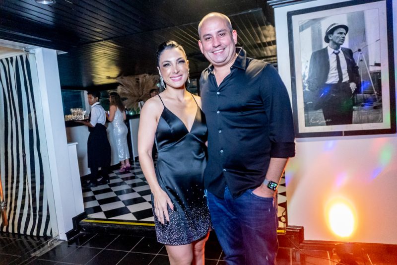Brilho, glamour e balada - Tatiana Luna comemora seu aniversário com muito glitter na Boate Comodoro no Iate Clube