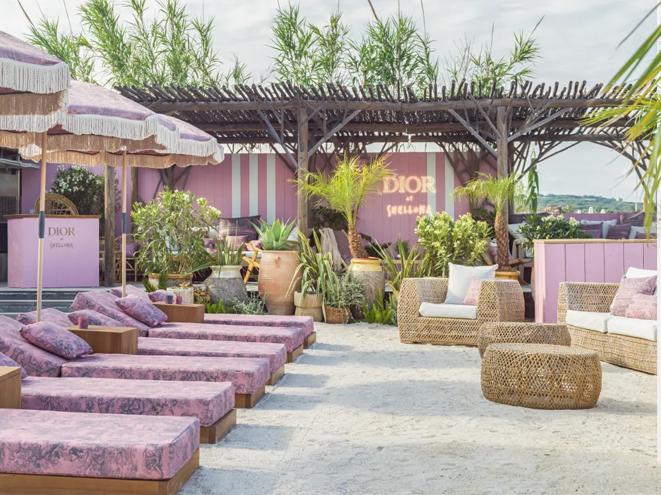 Dior inaugura nova loja pop-up em Saint-Tropez