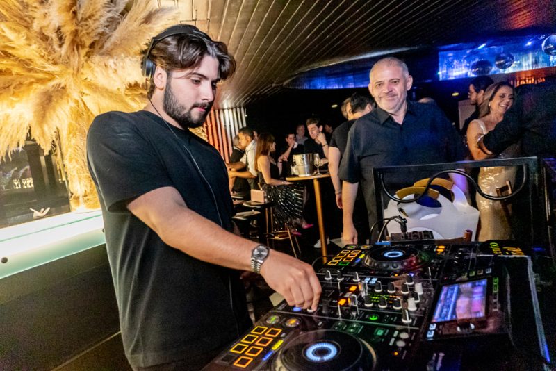 Brilho, glamour e balada - Tatiana Luna comemora seu aniversário com muito glitter na Boate Comodoro no Iate Clube