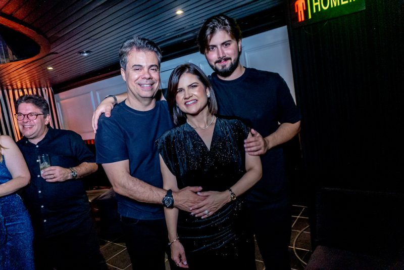 Brilho, glamour e balada - Tatiana Luna comemora seu aniversário com muito glitter na Boate Comodoro no Iate Clube