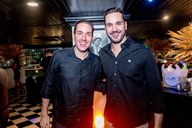 Brilho, glamour e balada - Tatiana Luna comemora seu aniversário com muito glitter na Boate Comodoro no Iate Clube