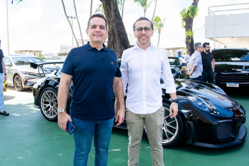 Aficionados por velocidade - Iate Clube de Fortaleza é palco do encontro de celebração dos 10 anos do Grupo Viaturas