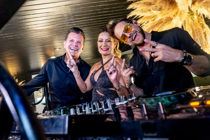 Brilho, glamour e balada - Tatiana Luna comemora seu aniversário com muito glitter na Boate Comodoro no Iate Clube