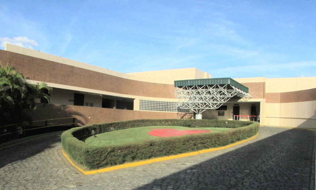 Hospital do Coração de Sobral sofre com escassez de medicamento e corre risco de paralisação das atividades