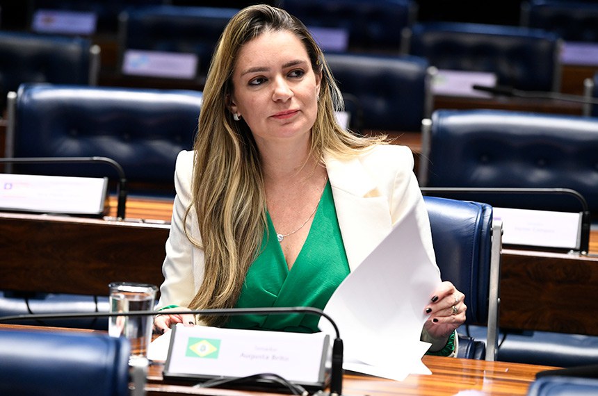 Augusta Brito assume a vice-liderança do PT no Senado
