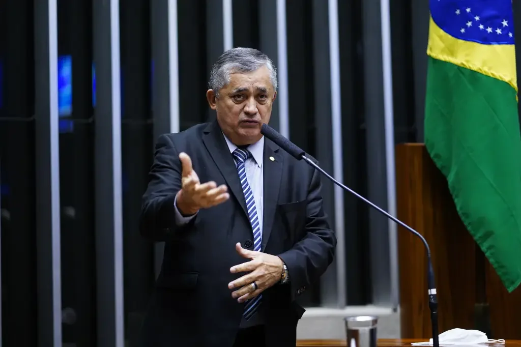 José Guimarães defende mudanças nos ministérios para revitalizar Governo Lula