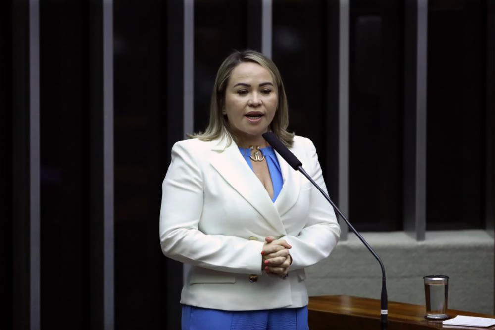 Ana Paula diz que PDT precisa repensar se Sarto deve ser o nome do partido para Fortaleza em 2024: ‘Temo perder uma grande capital’