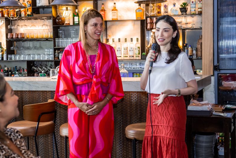 ALMOÇO ESPECIAL - Ana Cristina Wolf e Márcia Andrea Vieira proferem palestra na 2ª edição do “Mulheres em Pauta DNA”
