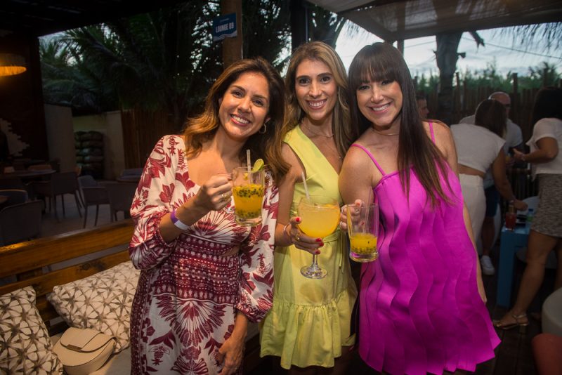 Happy Birthday - Camila e Júnior Coutinho comemoram aniversário juntos no Seu Domingo Beach Club