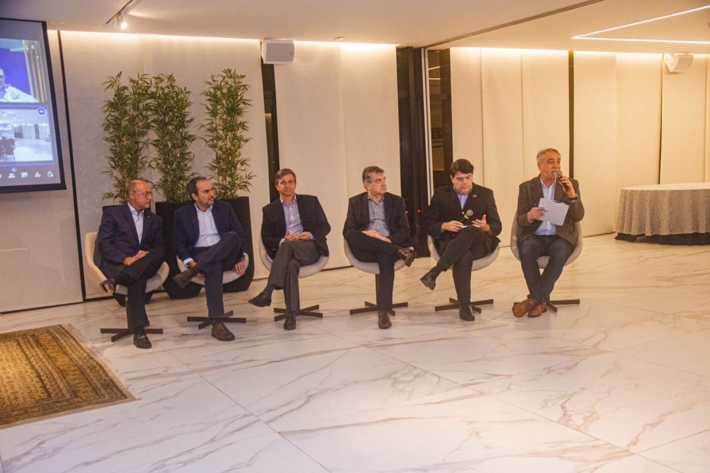 Lançamento Do Livro O Mundo Corporativo E Cooperativo De Yunare Marinho Targino (7)