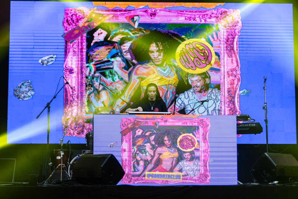 Lia Pressler E Thigas (3)