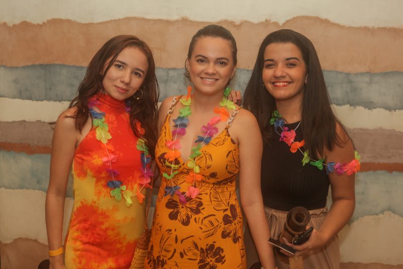 Party - Em homenagem aos seus parceiros, TV Band Ceará promove um divertido luau no Seu Domingo Beach Club
