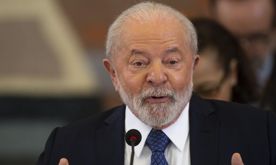 Lula aposta que PIB vai crescer acima do previsto pelo FMI