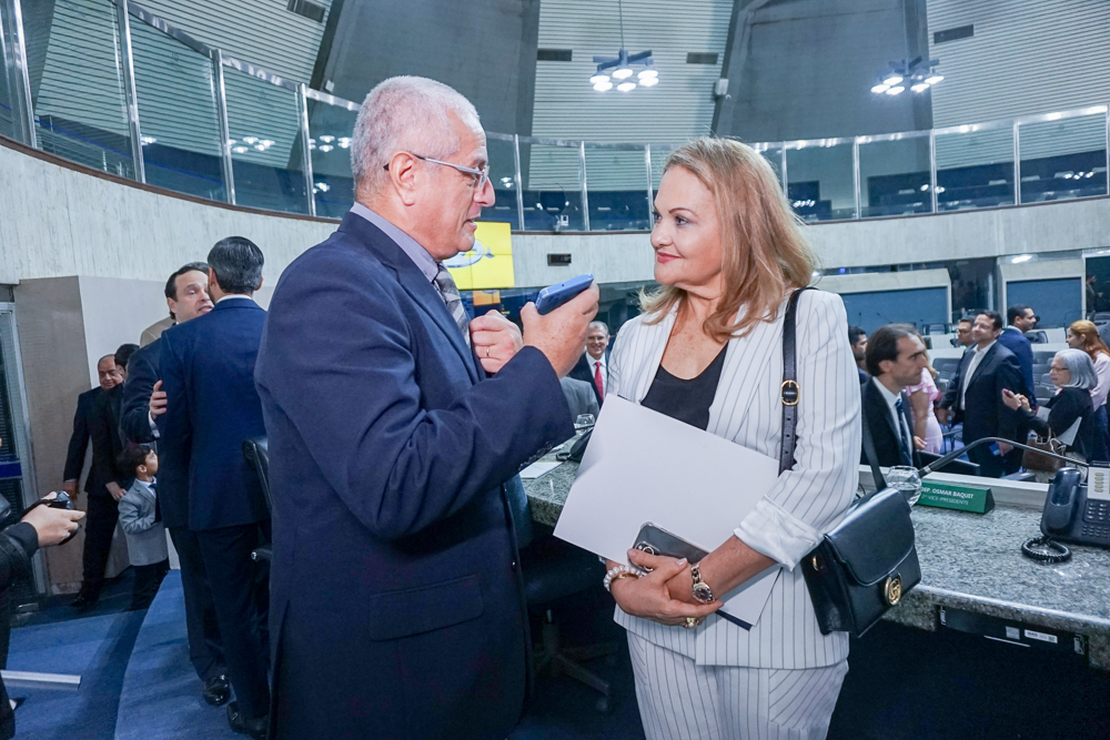 Marcelo Cabral E Lenise Quiroz Rocha