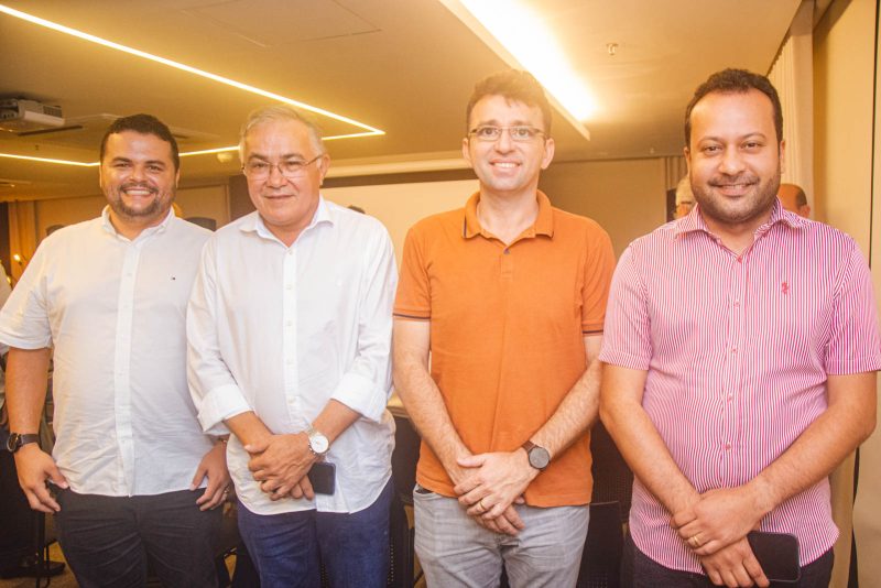 Turbulência no PDT - Cid Gomes participa de reunião com pedetistas aliados no Bs Design